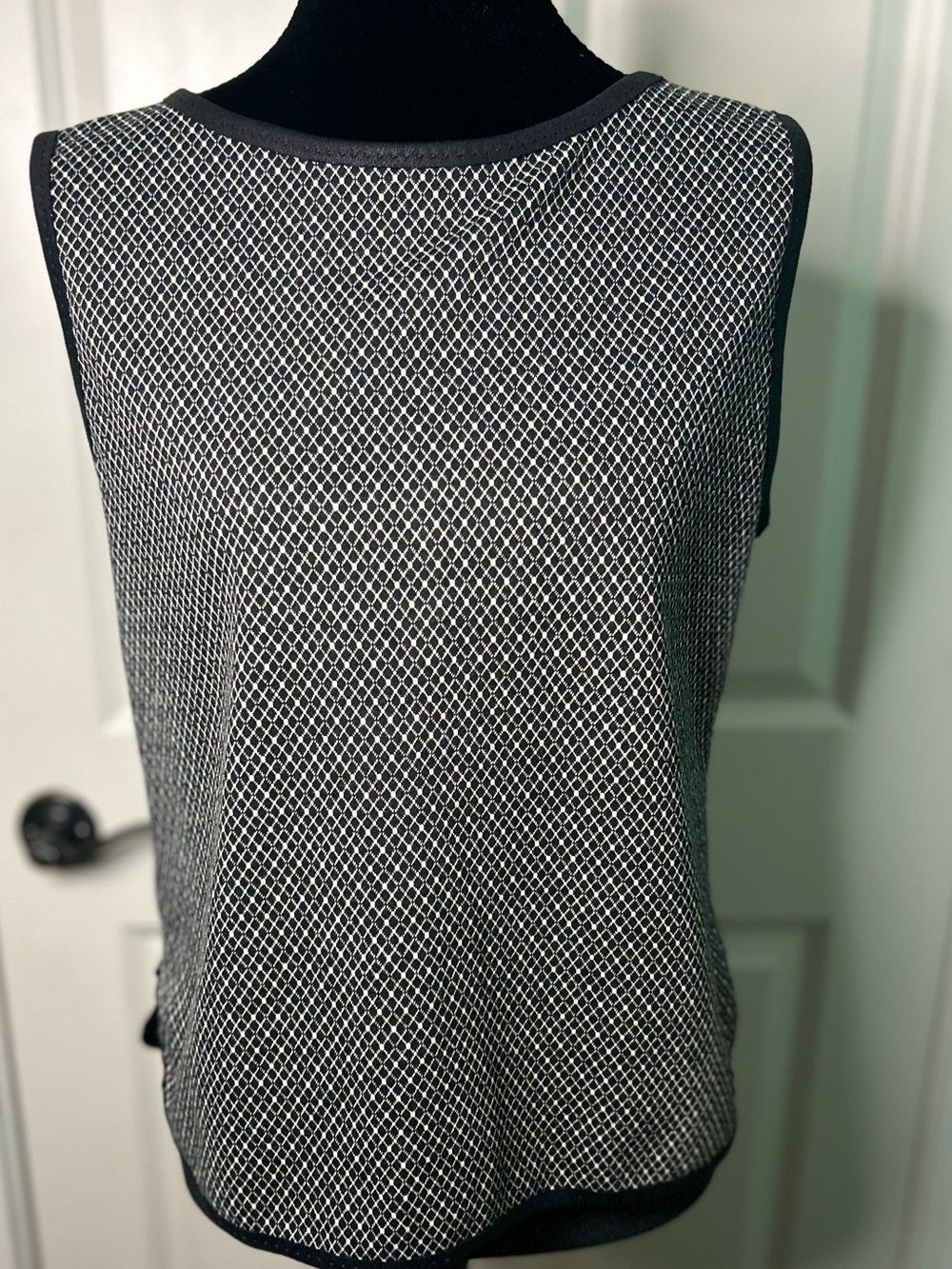 Max Studio Geometric Grid Sleeveless Top Tank Black White Size Small